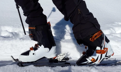 Perisher and Thredbo alpine slopes with winter skiing action