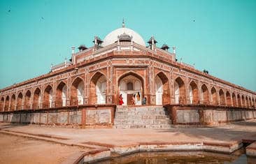 What Is an eSIM and How Does It Work for Travelers?